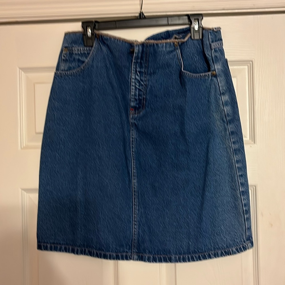 Jean skirt. Size large. Good condition.